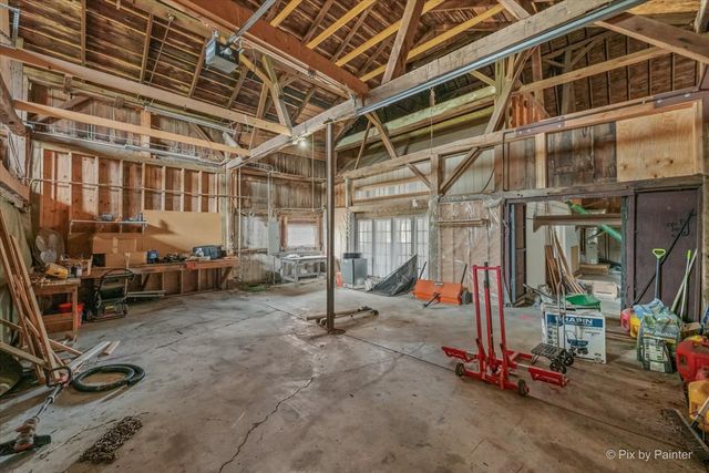 202 N Queen Anne Road, Woodstock, IL 60098
