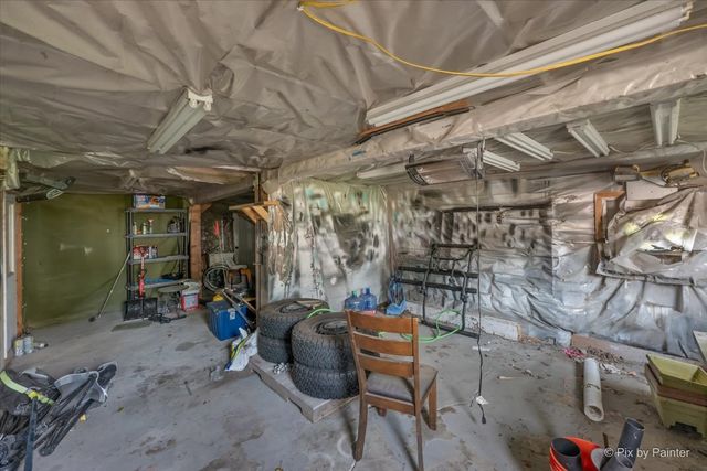 202 N Queen Anne Road, Woodstock, IL 60098