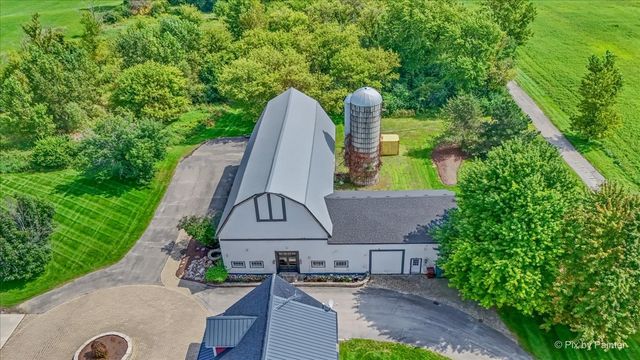 202 N Queen Anne Road, Woodstock, IL 60098