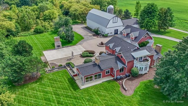 202 N Queen Anne Road, Woodstock, IL 60098