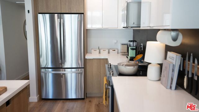 2811 Waverly Drive 6, Los Angeles, CA 90039