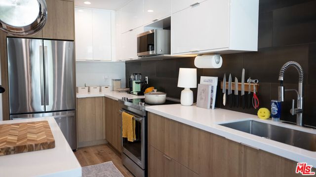 2811 Waverly Drive 6, Los Angeles, CA 90039