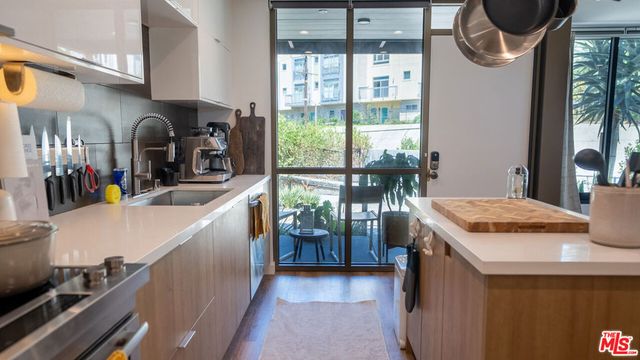 2811 Waverly Drive 6, Los Angeles, CA 90039