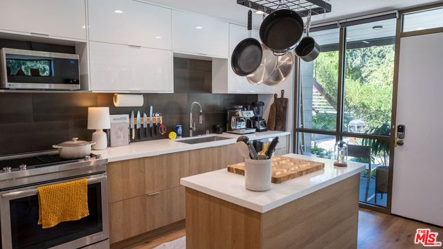 2811 Waverly Drive 6, Los Angeles, CA 90039