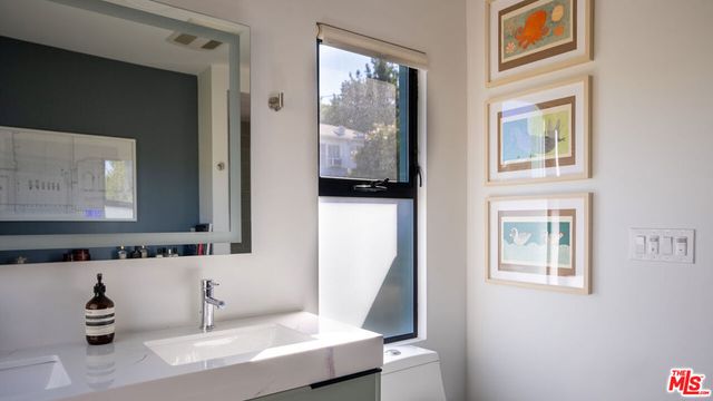 2811 Waverly Drive 6, Los Angeles, CA 90039