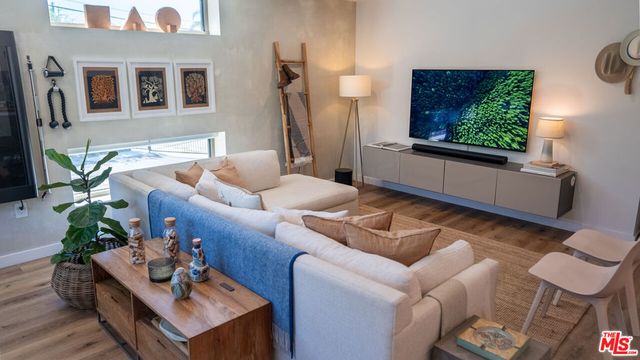 2811 Waverly Drive 6, Los Angeles, CA 90039