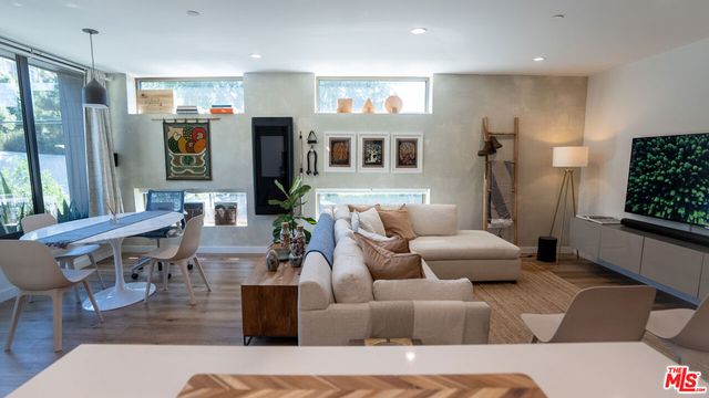 2811 Waverly Drive 6, Los Angeles, CA 90039