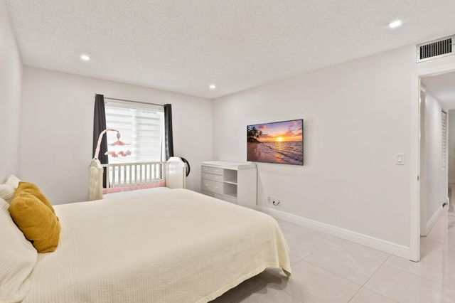 609 SEA PINE Way F2, Greenacres, FL 33415