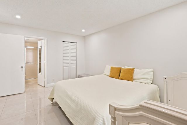 609 SEA PINE Way F2, Greenacres, FL 33415