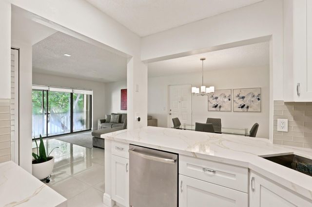 609 SEA PINE Way F2, Greenacres, FL 33415
