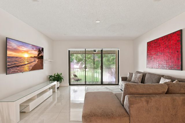 609 SEA PINE Way F2, Greenacres, FL 33415