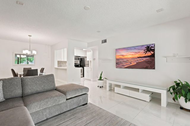 609 SEA PINE Way F2, Greenacres, FL 33415