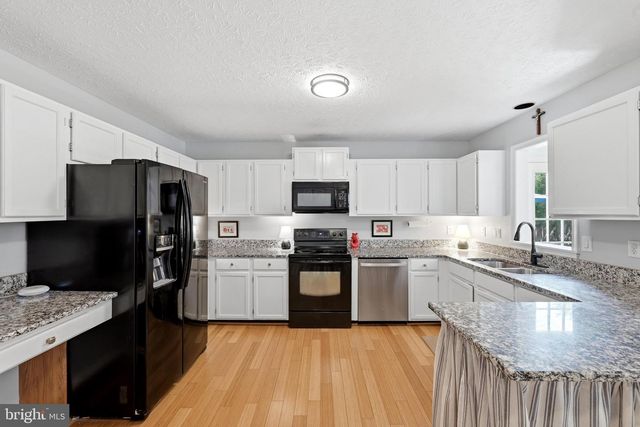 100 TINOAK DR, Stephens City, VA 22655