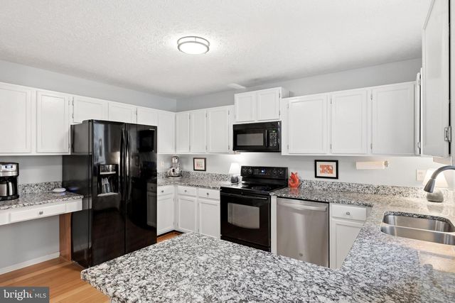 100 TINOAK DR, Stephens City, VA 22655