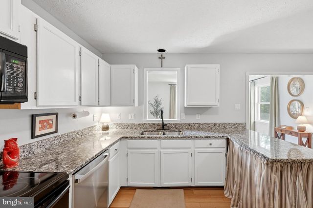 100 TINOAK DR, Stephens City, VA 22655