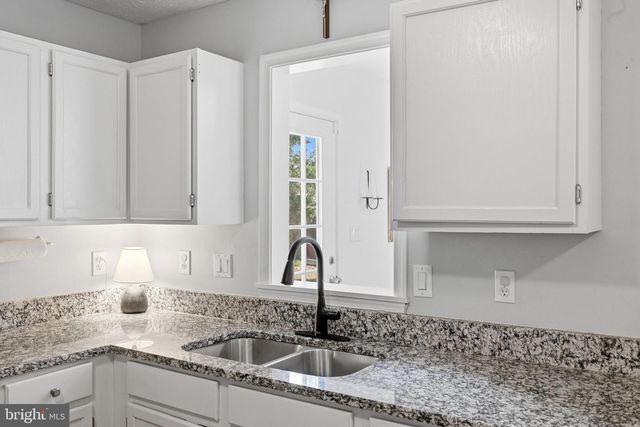 100 TINOAK DR, Stephens City, VA 22655