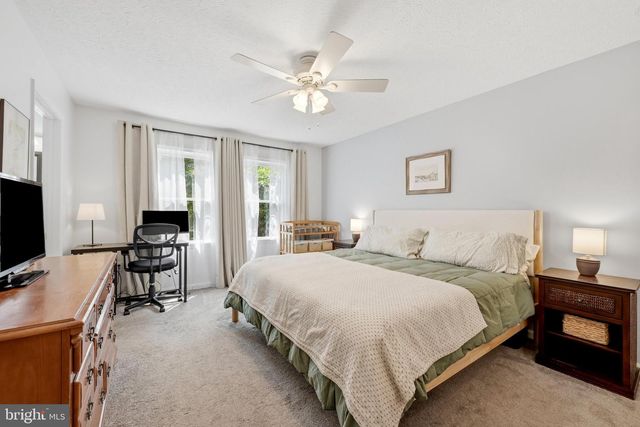 100 TINOAK DR, Stephens City, VA 22655