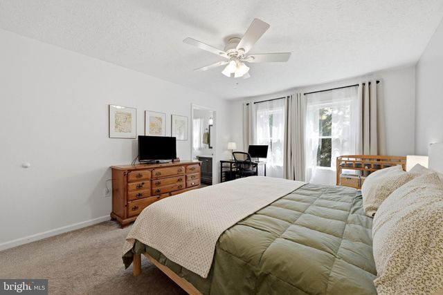 100 TINOAK DR, Stephens City, VA 22655