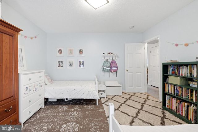 100 TINOAK DR, Stephens City, VA 22655