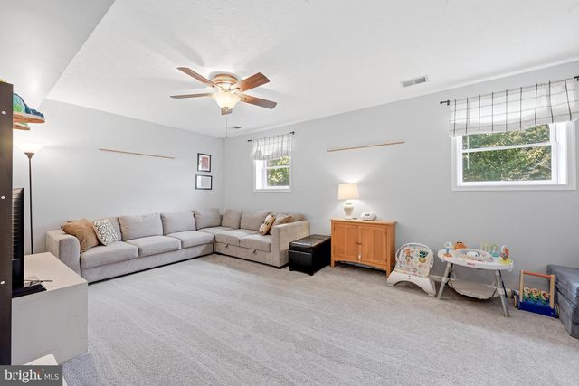 100 TINOAK DR, Stephens City, VA 22655
