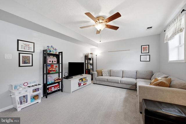 100 TINOAK DR, Stephens City, VA 22655