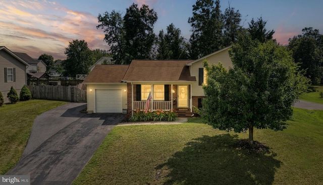 100 TINOAK DR, Stephens City, VA 22655