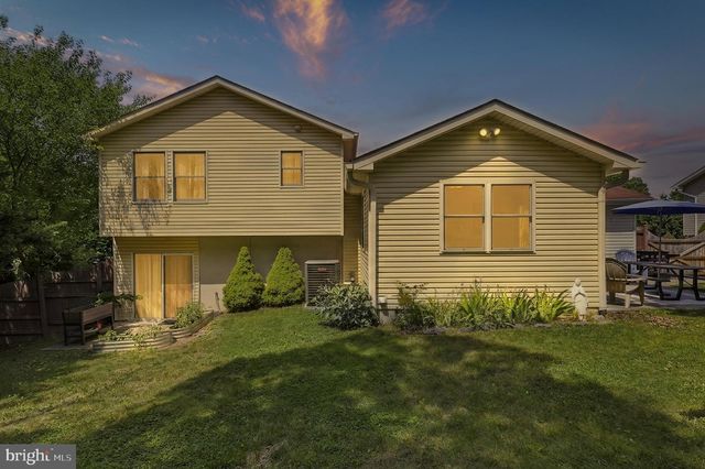 100 TINOAK DR, Stephens City, VA 22655
