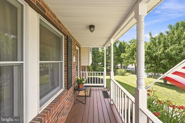 100 TINOAK DR, Stephens City, VA 22655