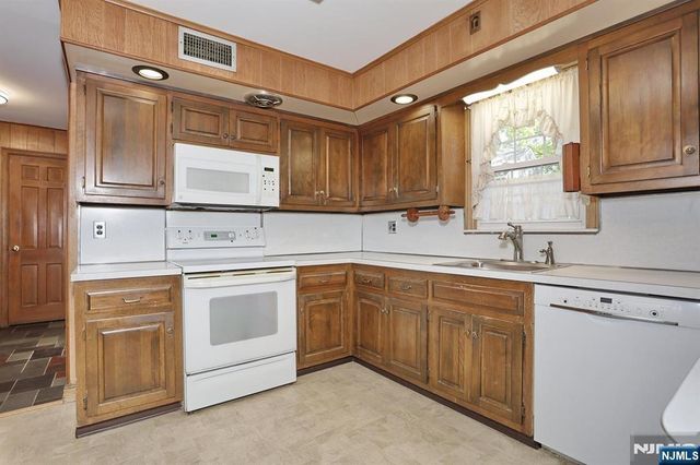 200 Watchung Drive, Hawthorne, NJ 07506