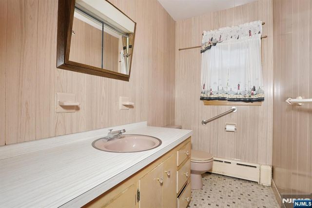 200 Watchung Drive, Hawthorne, NJ 07506