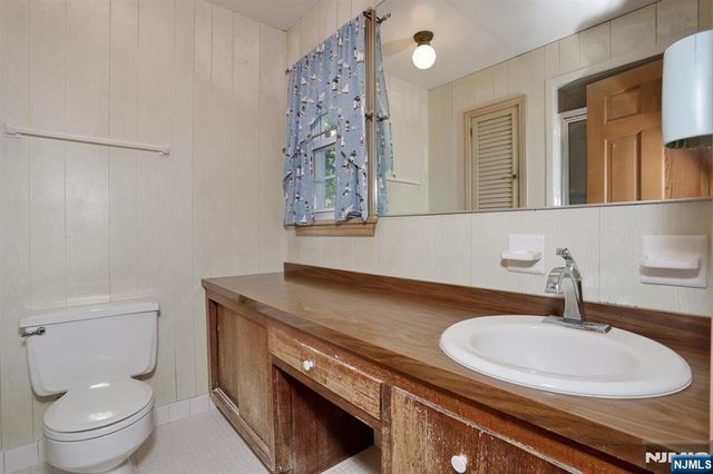 200 Watchung Drive, Hawthorne, NJ 07506