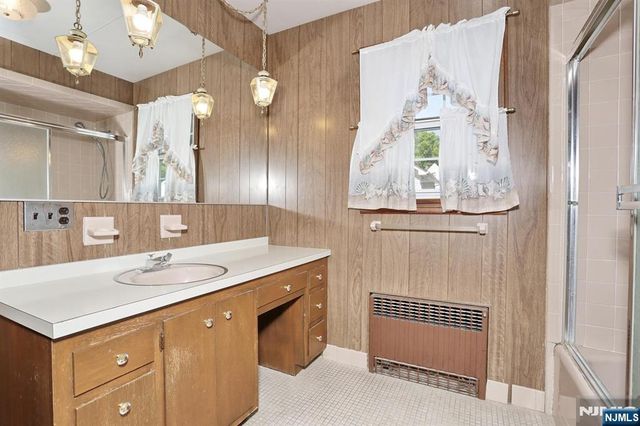 200 Watchung Drive, Hawthorne, NJ 07506