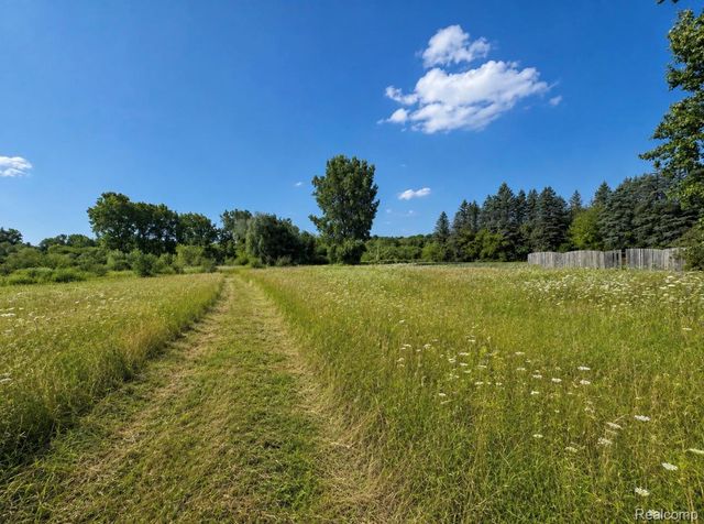 5454 Hopkins Road, Genesee Charter Township, MI 48506
