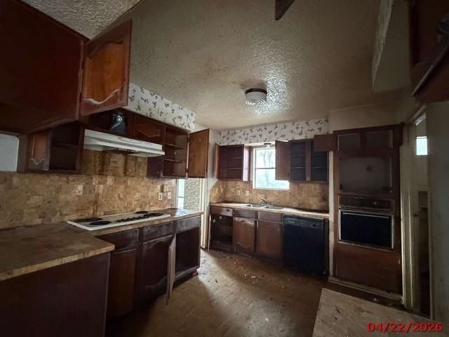 829 Willow Creek Drive, La Porte, TX 77571