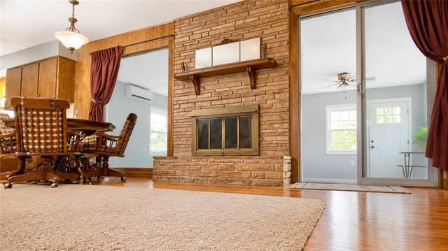 1018 W Holly Street, Rogers, AR 72756