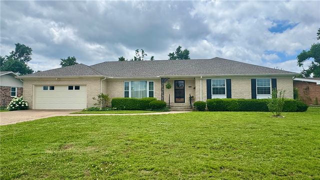 1018 W Holly Street, Rogers, AR 72756