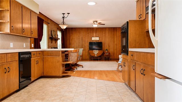 1018 W Holly Street, Rogers, AR 72756