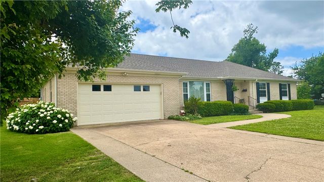 1018 W Holly Street, Rogers, AR 72756