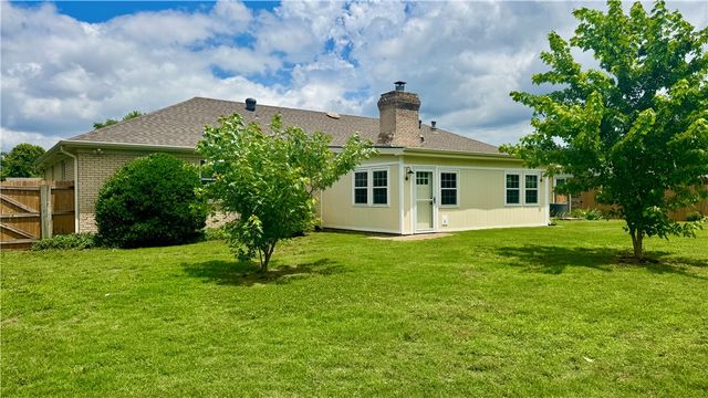 1018 W Holly Street, Rogers, AR 72756