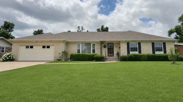1018 W Holly Street, Rogers, AR 72756