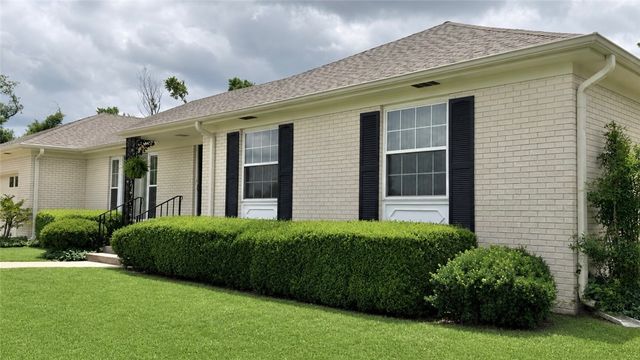 1018 W Holly Street, Rogers, AR 72756