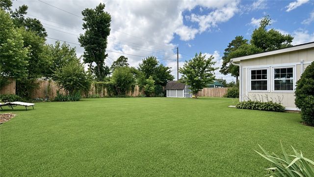 1018 W Holly Street, Rogers, AR 72756