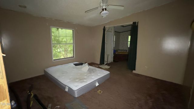 380 Cedar Point Road, Johnson City, TN 37615