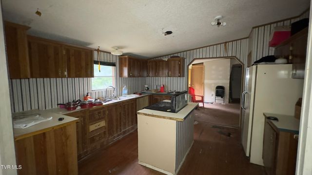 380 Cedar Point Road, Johnson City, TN 37615