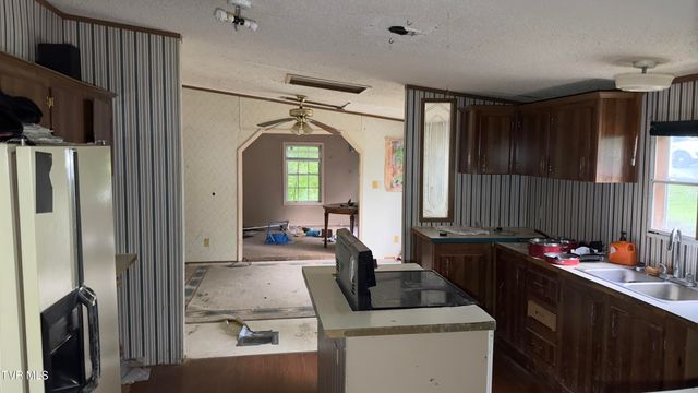 380 Cedar Point Road, Johnson City, TN 37615