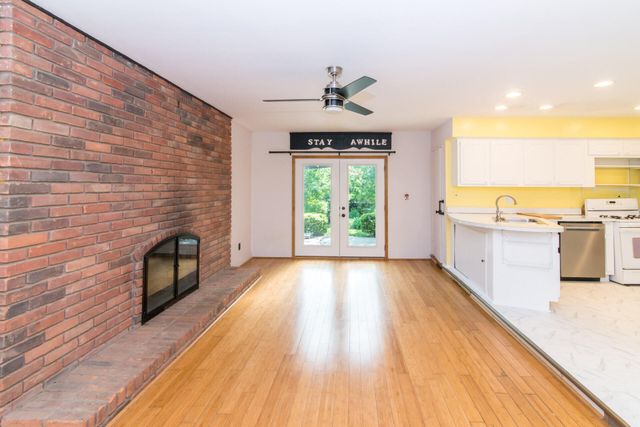 2432 Nixon Road, Ann Arbor, MI 48105