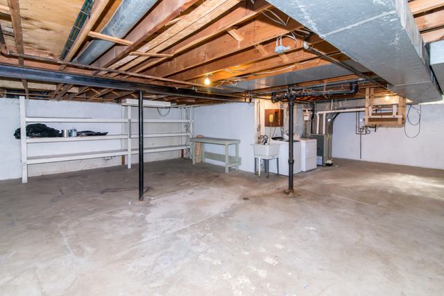 2432 Nixon Road, Ann Arbor, MI 48105