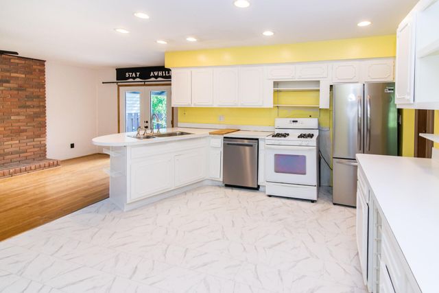 2432 Nixon Road, Ann Arbor, MI 48105