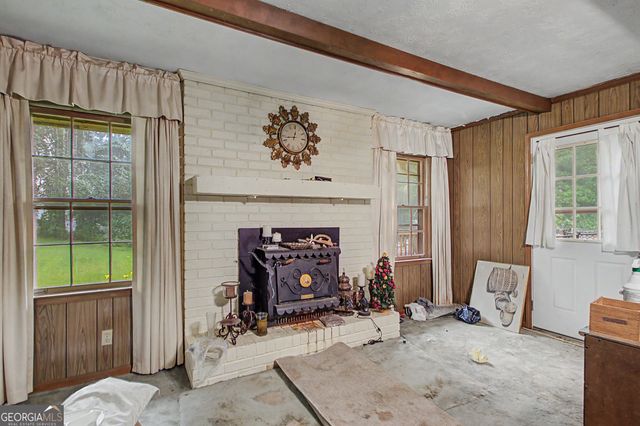 2069 Forest Dr, Fayetteville, GA 30214