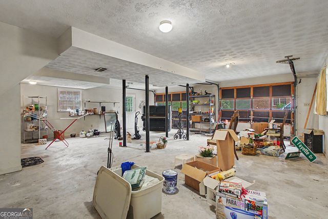 2069 Forest Dr, Fayetteville, GA 30214